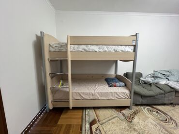двухэтажный кровать: Двухъярусная детская кровать, Б/у, ЛДСП, цвет - Бежевый