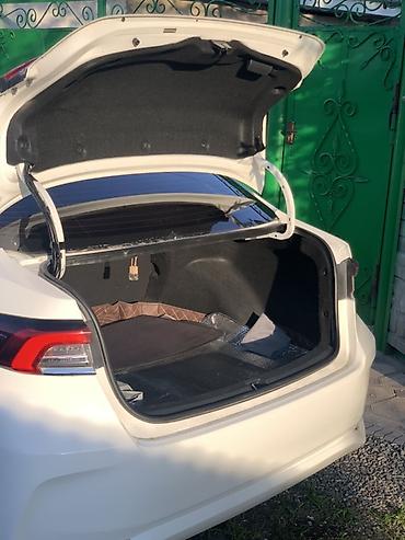 coroll: Toyota Corolla: 2019 г., 1.8 л, Вариатор, Гибрид, Седан — 4