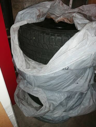 Auto delovi: 4 čelične felne R16 u odličnom stanju sa zimskim gumama i original na lalafo.rs — 10 Auto delovi: 4 čelične felne R16 u odličnom stanju sa zimskim gumama i original — 10