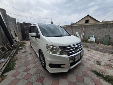 Honda: Honda Stepwgn: 2010 г., 2 л, Вариатор, Бензин, Минивэн