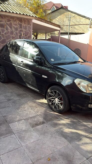 Hyundai: Hyundai Accent: 1.4 l | 2009 il Sedan — 12