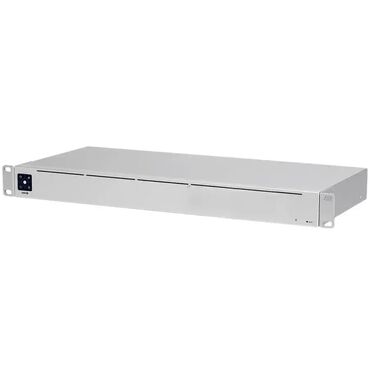 tri o ventilatori: Ubiquiti USW-16-PoE – 16-port Layer 2 PoE svič, tiho hlađenje, ekran
