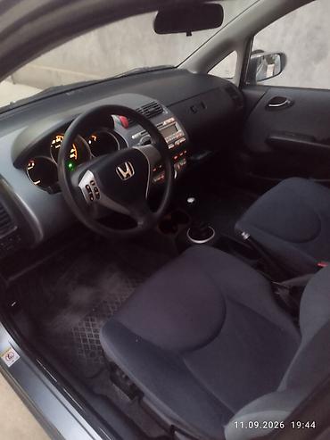 авто жак: Honda Jazz: 2005 г., Кол менен иштөөчү, Бензин, Хетчбек — 4
