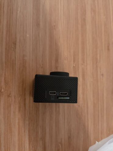 Videokameralar: 4K Action Kamera + suya davamlı qutu Xüsusiyyətlər: - 4K video qeyd — 4
