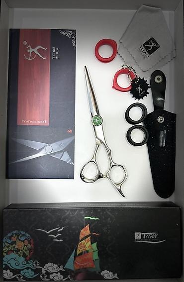 Digər alət dəstləri: Titan Professional bərbər qayçı dəsti Məhsulun tərkibi: - 1 ədəd düz — 11