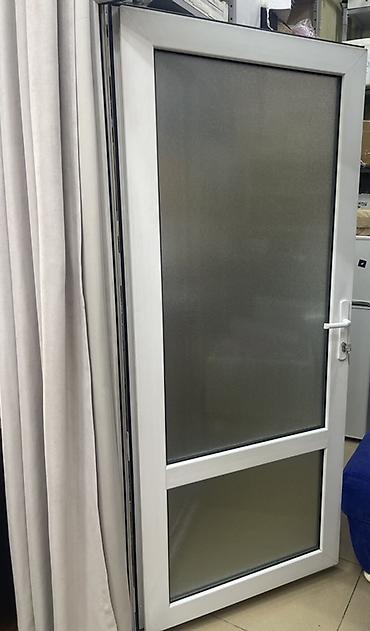 Ağ rəngli PVC qapı - Material: möhkəm PVC profil - Çərçivə: ağ, düz