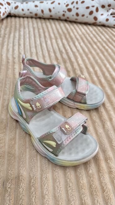 Детская обувь: Продаю б/у обувь на девочку,вся обувь целая,состояние хорошее Цены и — 17