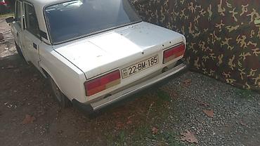 lada masini: VAZ 2107 avtomobili, klassik 4 qapılı sedan кузовda təqdim olunur — 3