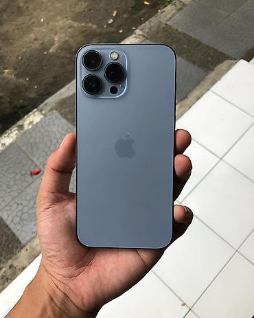 IPhone 13 Pro (Sierra Blue) - Корпус: плоские грани, матовое стекло с