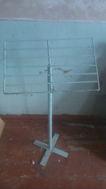 Dayaqlar: Pult -Musiqi kıtablarını qoyub ifa etmek üçün satılır.Heç bir problemi — 3