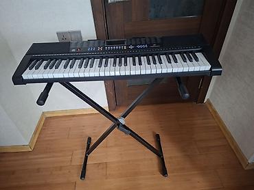 yamaha psr 740: Elektron klaviatura və tənzimlənən X-tip dayaq - 61 klavişli elektron — 1
