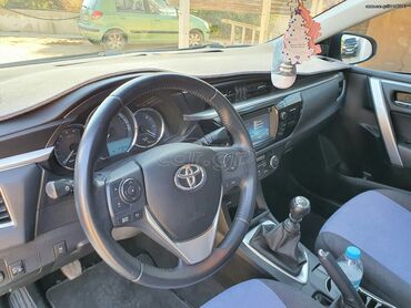 Toyota: Toyota Corolla: 1.4 l. | 2015 έ. Sedan — 5