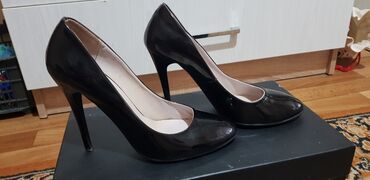 Туфли: Продаю классные осень зима сапоги пару раз только одевала. женские — 9