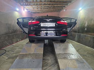 skoda rapid: Kia Forte sedan - Kuzov: 4 qapılı sedan, qara rəng - Mühərrik və — 8