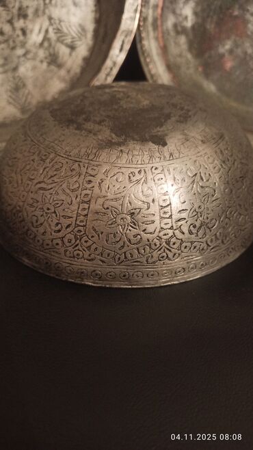 Əntiq qablar: Məhsul: Əl işli mis/naqişli qablar dəsti (3 ədəd) Təsvir: - Şərq — 3