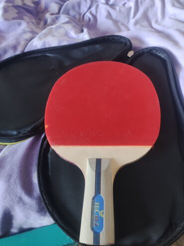 теннисный ракетка: Продаю профессиональную теннисную ракетку от фирмы Butterfly с