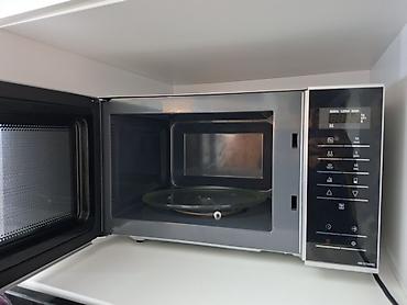 Mikrodalğalı soba – şüşə fırlanan boşqablı, sensorlu idarəetmə paneli