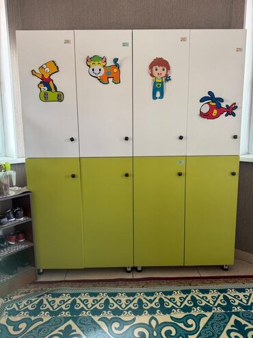 деревянные ящики продаю: Детская односпальная кровать, Б/у, Для девочки, Для мальчика, С матрасом, Дерево