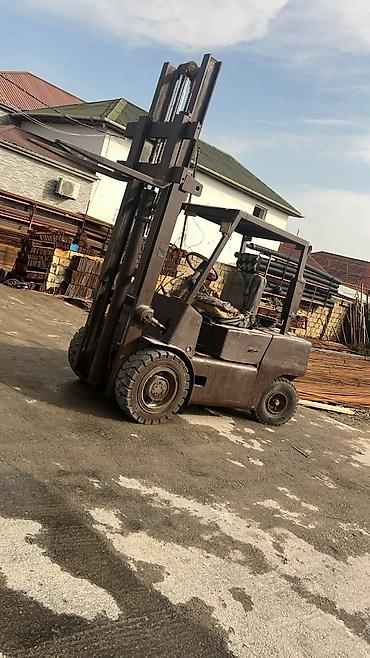 radius təkər evi: Yükqaldıran forklift Texniki təsvir: - Yanacaq: dizel - İdarəetmə — 4