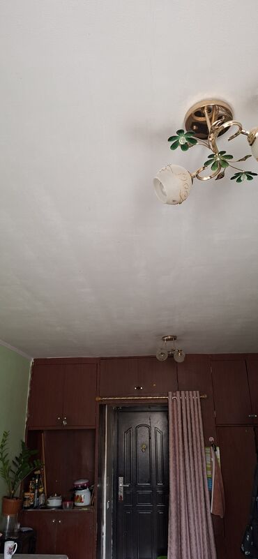 продаю дом в мкр учкун: 1 бөлмө, 19 кв. м, Жатакана жана мейманкана түрүндө, 3 кабат, Косметикалык ремонт