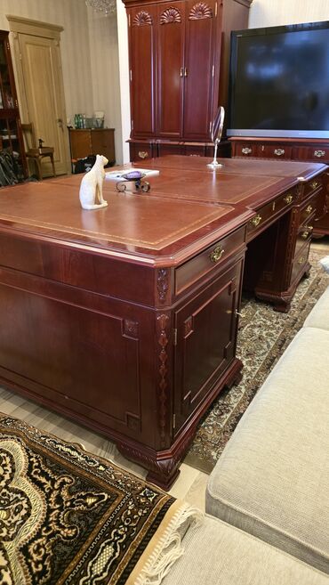 гост офисная мебель: Кеңсе үчүн үстөл, Колдонулган, Жөндөлбөй турган, түсү - Күрөң, Тик бурчтуу, Жыгач, Өзү алып кетүү