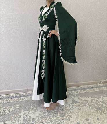 Вечерние платья: Сдается в аренду Элегантное национальное платье в темно‑зеленом — 6