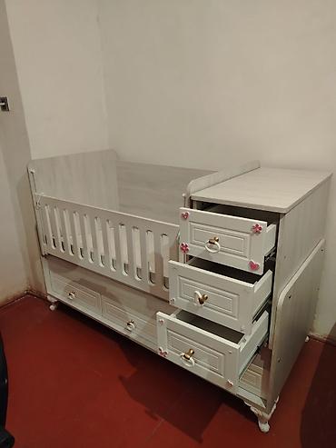 dırnaq stollari: Oğlan və qız üçün, İşlənmiş, Dördbucaq, Beşik, Dəstsiz, Matras ilə, Yellənmə mexanizmsiz — 1