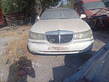 жили: Lincoln Town Car: 2000 г., 4.6 л, Автомат, Бензин, Лимузин — 1