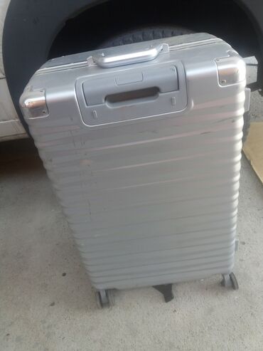 Travel suitcases and bags: Medium suitcase, color - Silver