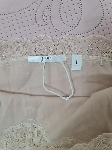 h m korset s: GUESS satenska majica na bretele – model slip top - Brend: Guess — 3
