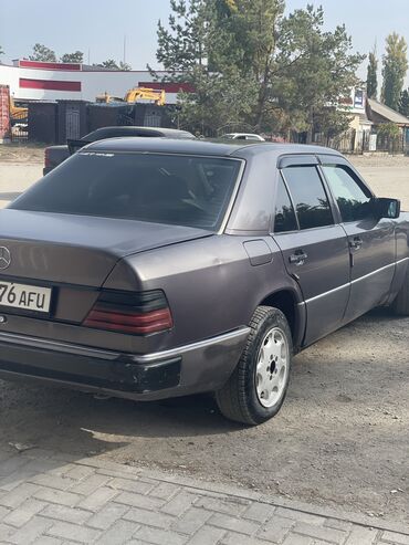 Mercedes-Benz: Mercedes-Benz E-Class: 1993 г., 2 л, Механика, Бензин, Седан — 5