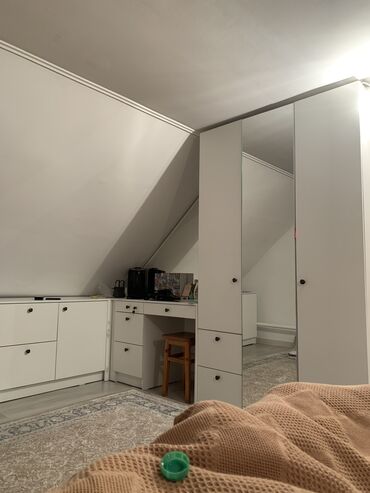 шкаф и комод с зеркалом: Спальный гарнитур, Шкаф, Комод, Трюмо, цвет - Белый, Б/у