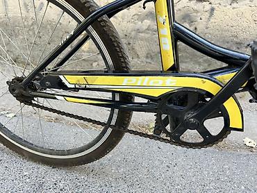 velosiped sadə: Pilot markalı velosiped. Qara-sarı rəng kombinəsindədir və şəhərdaxili — 2