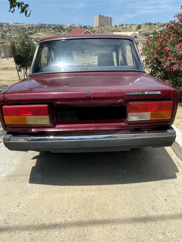 ваза стеклянная прозрачная высокая без узора: VAZ (LADA) 2105: 1.5 l | 1983 il Sedan