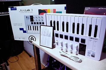 DJ-контроллерлер: Б/У, состояние идеальное. Торг возможен! Arturia MiniLab 3 — lalafo.kg да — 4 DJ-контроллерлер: Б/У, состояние идеальное. Торг возможен! Arturia MiniLab 3 — — 4
