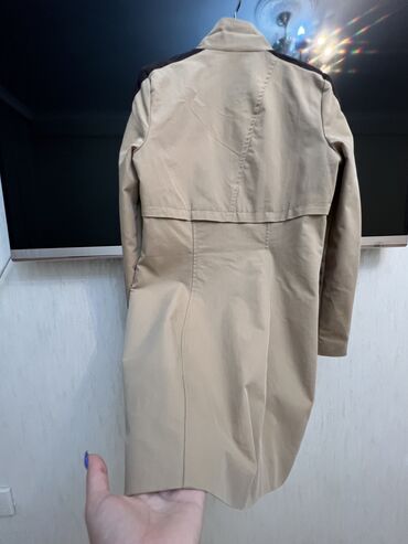 Plaşlar: Plaş kurtka. Koton’dan alinib. Razmer 36. Yeni S razmerdir. Çox az — 9