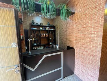 Restoran, kafelər: Tam şəraitli obyekt icarəyə verilir, 6 kabinetdən ibarətdir. Elektrik — 1