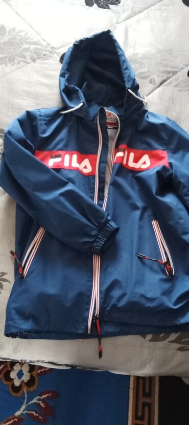 kurtka satışı: Fila sport brendinin vetrovkasi.Teze kimidir.Ushaga dar olduguna gore