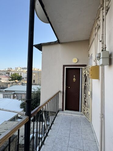 Köhnə tikili: Bakı, 28 May, 4 otaqlı, Köhnə tikili, m. İçərişəhər, 96 kv. m -da lalafo.az — 18 Köhnə tikili: Bakı, 28 May, 4 otaqlı, Köhnə tikili, m. İçərişəhər, 96 kv. m — 18