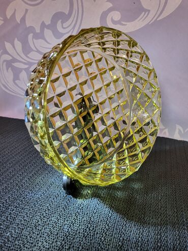 Činije: Bombonijera,cinija pun rad 70te god. Cinija bez ostecenja,nigde — 2