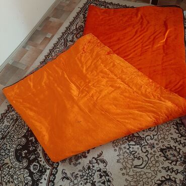 постельное белье семейное: Журкан Срочно продаю 2.5×2 оранжевый, 6 Звоните, ещё много всего