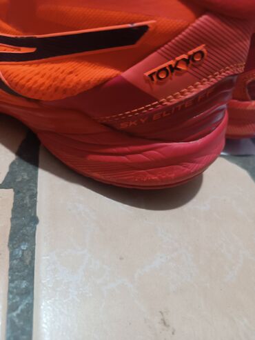 кросовки для волейбола: Асикс Токио в отличном состоянии, подходи как и на волейбол так и на