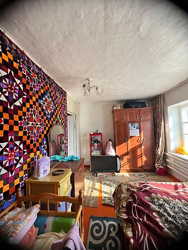 Продажа коттеджей и домов: Кочкор центрдан 5 бөлмөлүү үй сатылат. үйдүн көрүнүшү сүрөттөдүгөй — 10