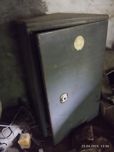 Biznes üçün avadanlıq: Metall seyf – köhnə model, güclü polad konstruksiya - Material: qalın — 1