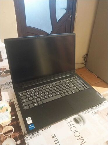 Lenovo: Lenovo IdeaPad, 15.6 ", Intel Core i5, < 128 GB