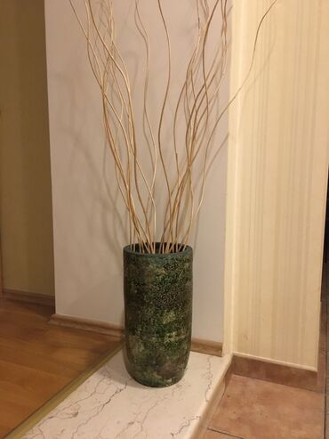 ваза напольная стеклянная высокая без узора: Напольная ваза (Италия), высота 40 см, в идеальном состоянии, ручная