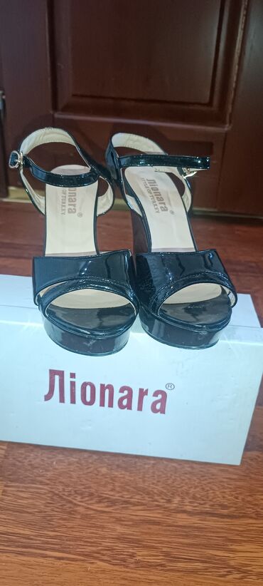 туфли женские 41 размер: Босоножки на платформе. 
Производство турция