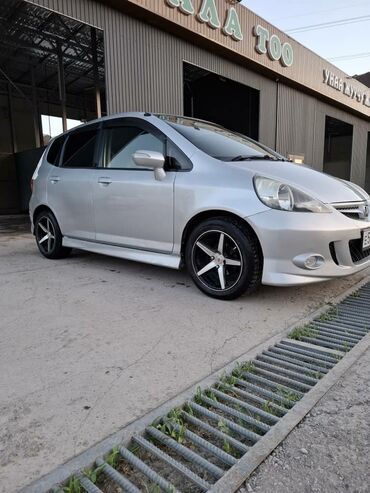 кузов на пассат б3: Honda Fit: 2001 г., 1.3 л, Вариатор, Бензин, Хэтчбэк