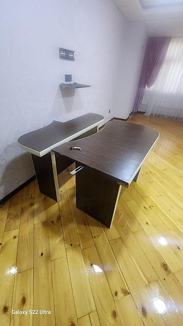 Mebel dəsti - İki hissəli iş masası: qəhvəyi ağac teksturasında L