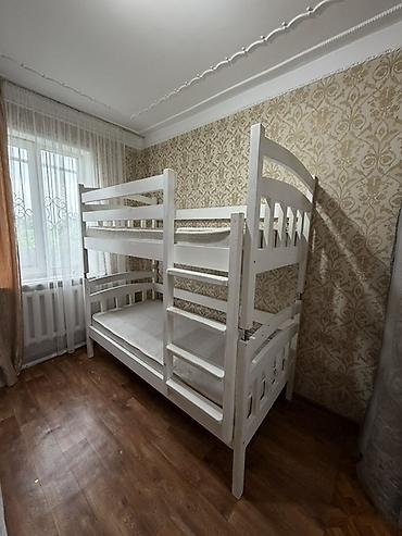 Кровати: Двухъярусная кровать с двумя матрасами - Материал: массив дерева — 2